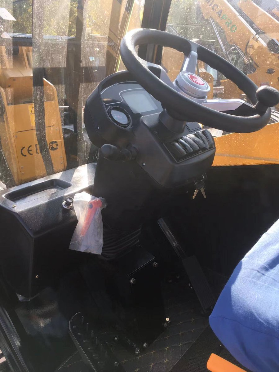 Bunny99on's tweet photo. Lifting height:6800mm
Rated load 3000KG
China Yunnei brand Diesel engine:76kw 
Joystick 
Without pallaelt fork Size: 4650mm*2150mm*2300mm (Pallet fork length: 1220mm)
Hose burst check valve
Self leveling pallet fork 
Quick hitch, Pneumatic tire https://t.co/Opu4QnpuK7