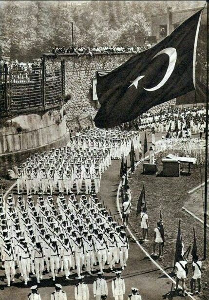 #19MAYIS1919 
#GençlikVeSporBayramı
Kutlu olsun🌹🌹🌹🌹