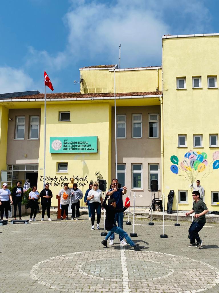 sinopzeleitimo1's tweet photo. #19MayisAtatürküAnmaGenclikVeSporBayrami'nı okulumuzda düzenlenen törenle coşku içinde kutladık. @sinopilmem @YLDZercan1957 https://t.co/9TQe3hq6e9