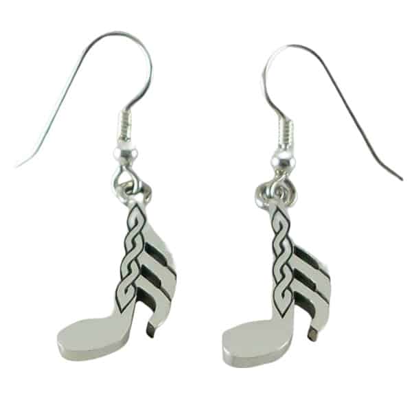 Foot tapping at the ready, these gorgeous silver Celtic gracenote earrings are just in time for the Highland Games season of 2023!  Hallmarked in Edinburgh.
macgillivrays.co.uk/sterling-silve…