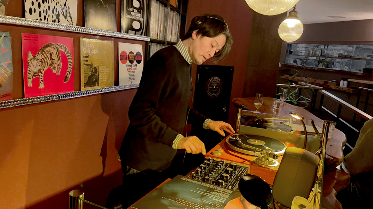 RMEAudioJP's tweet photo. 原雅明氏がミュージックセレクターとなり、ジャズのレコードアナログ音源とハイレゾ音源を織り交ぜプレイする「ROUND ABOUT JAZZ at BAROOM」に、ハイレゾ音源再生DACとしてADI-2 DAC FSが採用されています。
◾️詳細はこちら
https://t.co/vwpFku5JWf
#rme #ADI2 #DAC #DJ #レコード #dublab https://t.co/3GVBKt3o1W