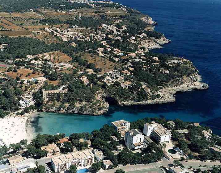 muchaplaya's tweet photo. Nuestra #PlayaDelDía se localiza en SantanyÃ­, Illes Balears (Isla de Mallorca). Descúbrela! https://t.co/GJfVYGPK0T https://t.co/HRMmgTFOyH