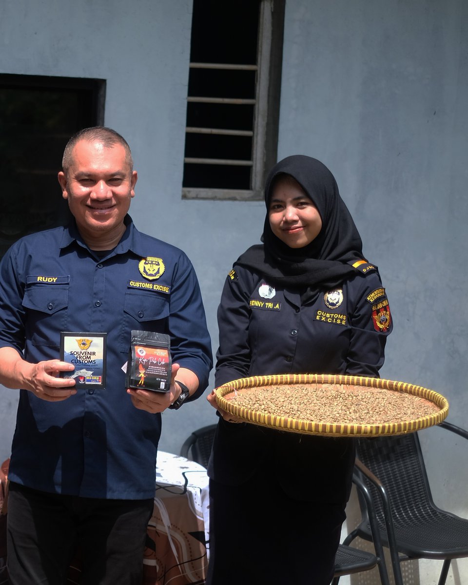 beacukai_batam's tweet photo. Mari berkunjung dan belanja melalui instagramnya @yenkokoa_chocolate.coffee dan dukung produk lokal kita!🙌🌍

#BeaCukaiBatam 
#UMKMIndonesia 
#CustomsVisitCustomer 
#SupportLocalProducts 
#YenKokoa 
#BlackDot
 #KopiPakCik" https://t.co/wzv61XZmjM