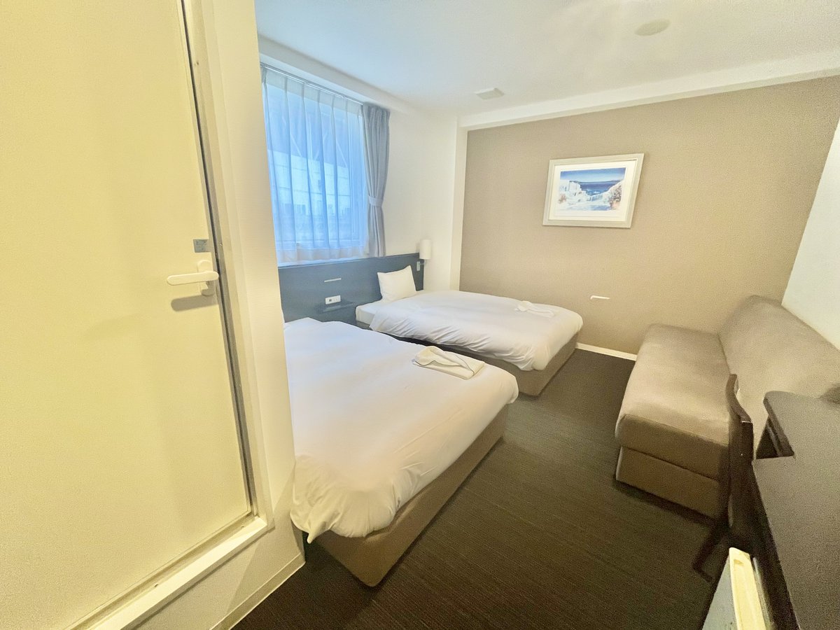 cvsbayhotel's tweet photo. 家族連れにおすすめ❣ファミリーツインルームのご紹介です✨大きさ16.8㎡に120㎝幅のベッド2台と100㎝幅のソファーベッドがございます！最大3名様までご宿泊可能👏
POLAのシャンプー・トリートメントで翌朝はちゅるんちゅるんの髪へ💇✨
この機会に是非お試しあれ😉

#cvsbayhotel #ホテル #ファミリー https://t.co/IcjXfdluQ5