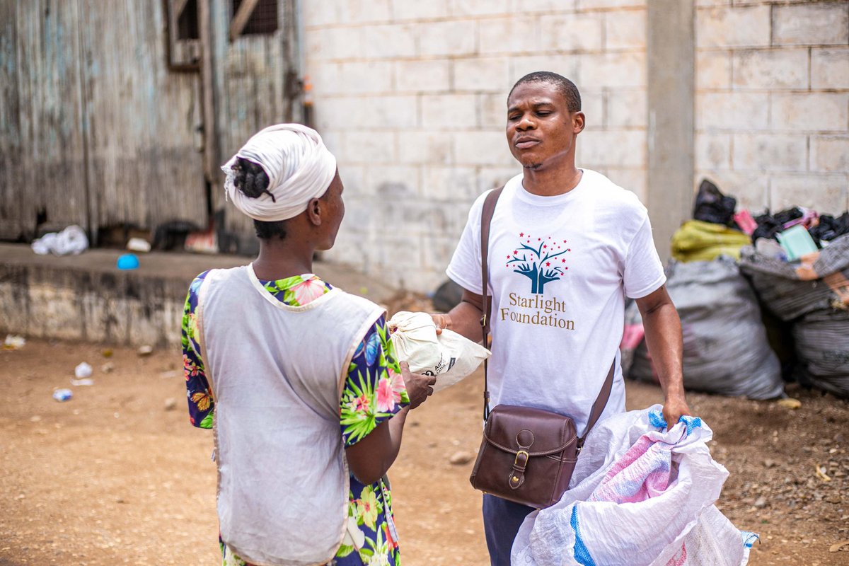 StarlightFound1's tweet photo. #StarlightFoundation #AdamfoGhana #WingsOfSupport #MenstrualHygieneDay #MHDAY2023 #WeAreCommitted #BreakTheSilence #ItsTimeForAction #LetUsSaveTheWorldTogether #NGO #Girls #CommunityDevelopment https://t.co/eWRamnDIFa