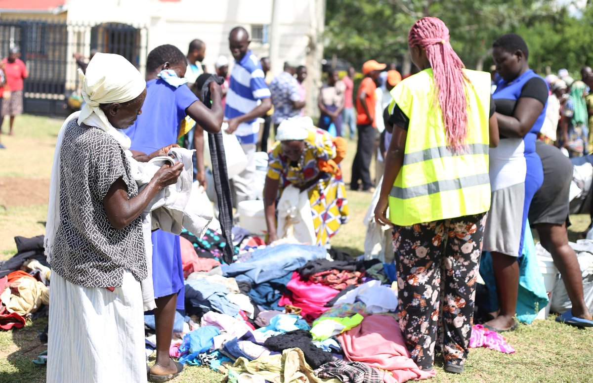 ClothAChildINIT's tweet photo. Cloth A Child Initiative donated cloths of all ages to flood victims in Nyakach Sub-County.
Through joined forces with UNICEF, World Vision Kenya, and SWAP Kenya 300 kits of non-food items were yesterday distributed in Gem Rae, Rangul, Thurdibuoro, and West Nyakach Locations. https://t.co/A7rW8zMRLC