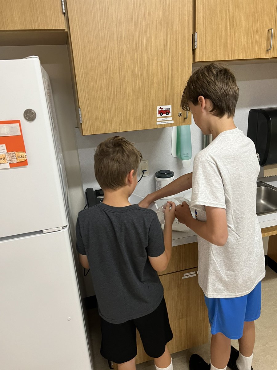 It’s Field Day! Recruited some helpers to get those ice packs ready!🧊#schoolnurse #NTtrailblazers