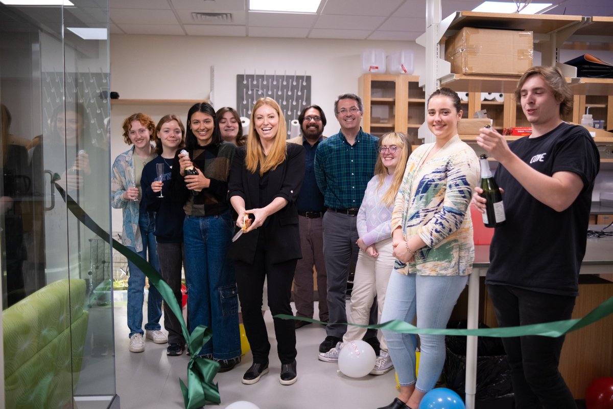 AsjaRadja's tweet photo. The lab is officially open! https://t.co/7zVXTdBxoQ