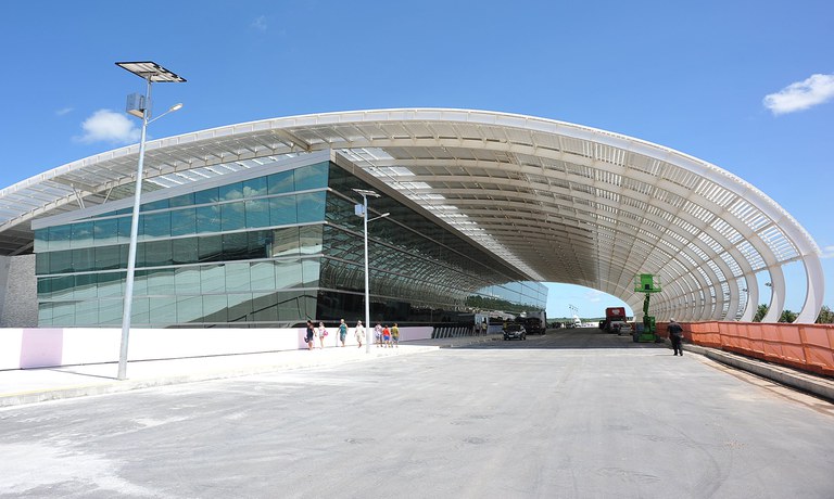 costa_rui's tweet photo. Promovida pelo @govbr, a primeira relicitação da história do país foi um sucesso e garantiu a aquisição do Aeroporto de São Gonçalo do Amarante (ASGA), na Grande Natal (RN), pelo valor de R$320 milhões, representando um ágio de 41% em relação ao valor mínimo inicial. https://t.co/0XMTcMuNh1