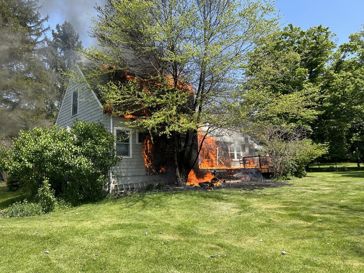 Local News:  Multiple Fire Departments Battle 2nd Alarm House Fire #MyCortland wxhc.com/multiple-fire-…