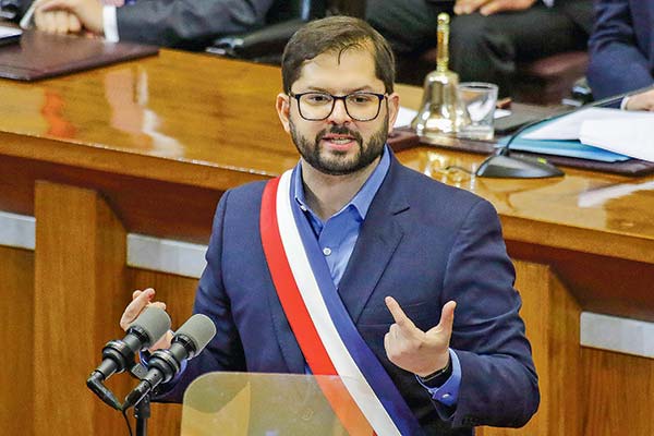 📝 El presidente <a href="/GabrielBoric/">Gabriel Boric Font</a> está escribiendo la Cuenta Pública para el 1 de junio junto a su jefe de Gabinete, Carlos Durán y su jefe de asesores, <a href="/MiguelCrispiS/">Miguel Chiste</a> ¿Esperas algún anuncio en particular?