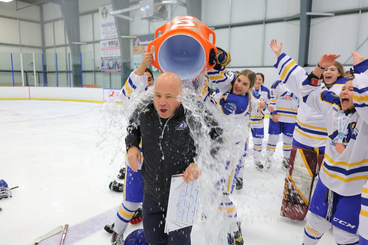 AboriginalSC's tweet photo. Congratulations to team Alberta female for their bronze medal at the 2023 National Aboriginal Hockey Championship!
@athletesimage
___
Félicitations à l'équipe féminine de l'Alberta pour sa médaille de bronze au Championnat national de hockey autochtone 2023 ! https://t.co/FeKXzvmZcz