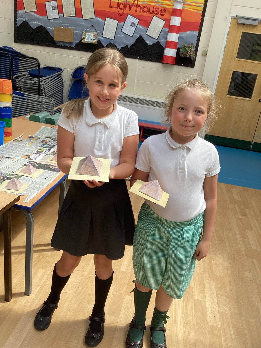 GatesStarlings's tweet photo. We used our artistic skills to create our own 3D pyramids! @TimeTrips2 #TheGatesHistory #TheGatesSMSC #TheGatesPD https://t.co/IfdbyYrTzZ