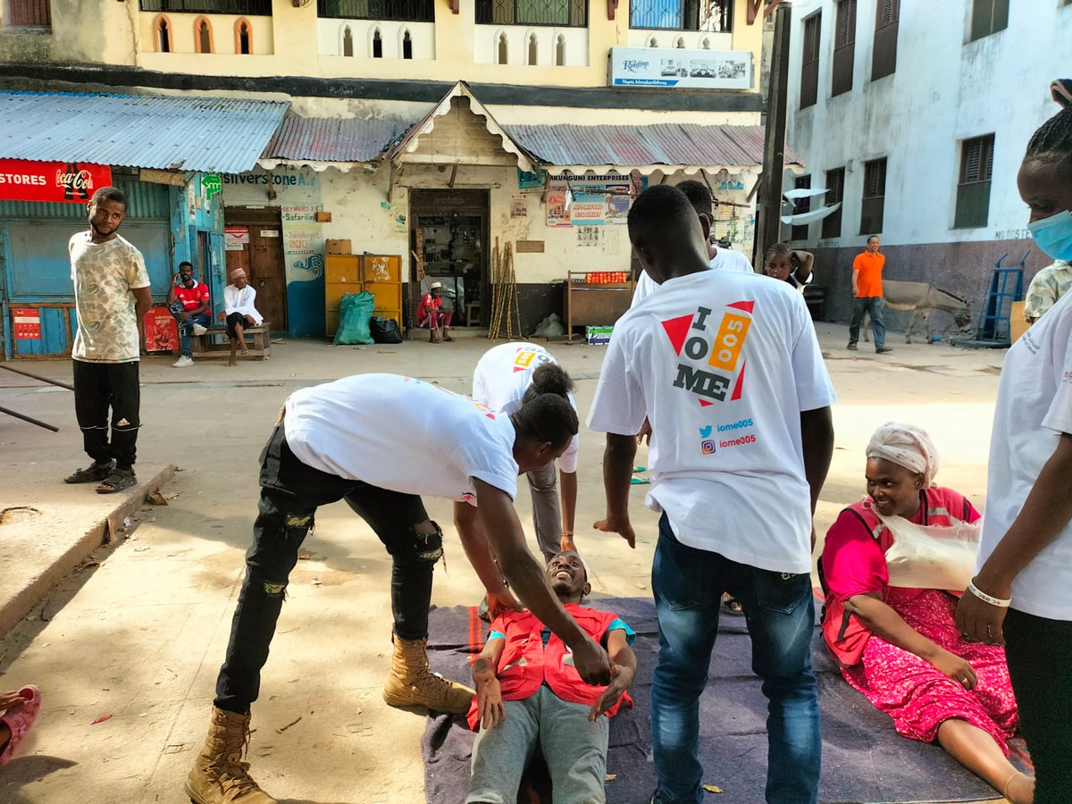 iome254's tweet photo. After a #FirstAid training earlier this week today @KenyaRedCross facilitated a competition in #Lamu and 5 youth represented #IOMe005 in the activity. Looking forward to the regional competition. https://t.co/7RcO4d1aow