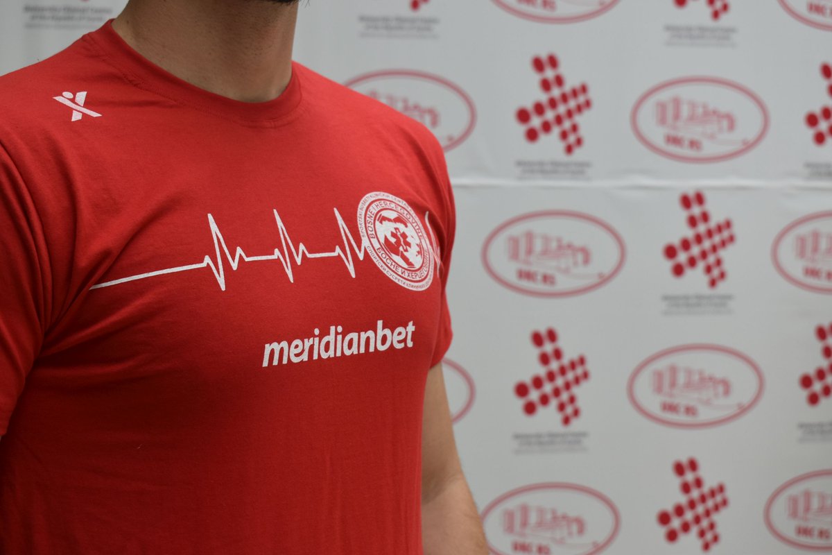 MeridianbetBA's tweet photo. Kompanija Meridian je ponosni sponzor 16. Sportskih susreta kliničkih centara i bolnica BiH „Neum 2023“. Naime, ekipe Univerzitetskog kliničkog centra RS takmičiće se u dresovima koje je donirao Meridian, a svi učesnici - njih više od 700 - nosiće majice s logotipom ove kompanije.
Meridian je prepoznao važnost podrške zdravstvenim ustanovama i stručnjacima u njihovim naporima da unaprijede zdravlje ljudi i dobrobit građana. Zato nije izostala ni podrška ovom izuzetnom sportskom događaju koji promoviše zdrav životni stil i sportski duh među medicinskim radnicima.
- Zaista smo ponosni što smo omogućili timovima UKC RS da se takmiče u posebnim dresovima koje je Meridian donirao. Nadamo se da će ova podrška pomoći sportskim timovima iz Banjaluke da ostvare sjajne rezultate i da će se s takmičenja vratiti s brojnim trofejima – kažu u Meridianu.
Ovo je prva ovakva donacija upućena ka najvećoj zdravstvenoj ustanovi u Republici Srpskoj.