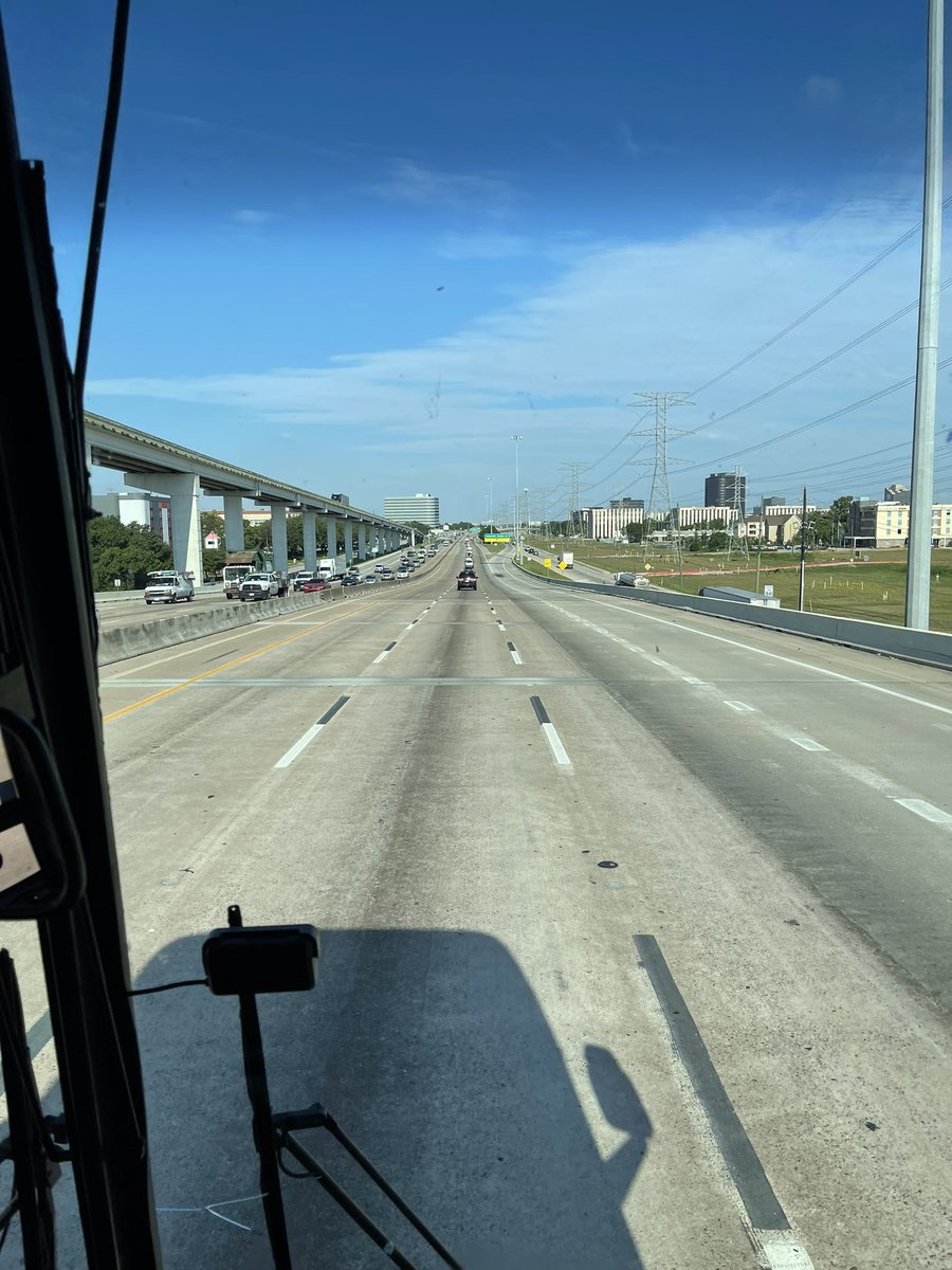 warriorsweekend's tweet photo. Escort doing an amazing job!  We are in the tollway at the Hammerly exit and not another car in sight https://t.co/3qT0OTp55d
