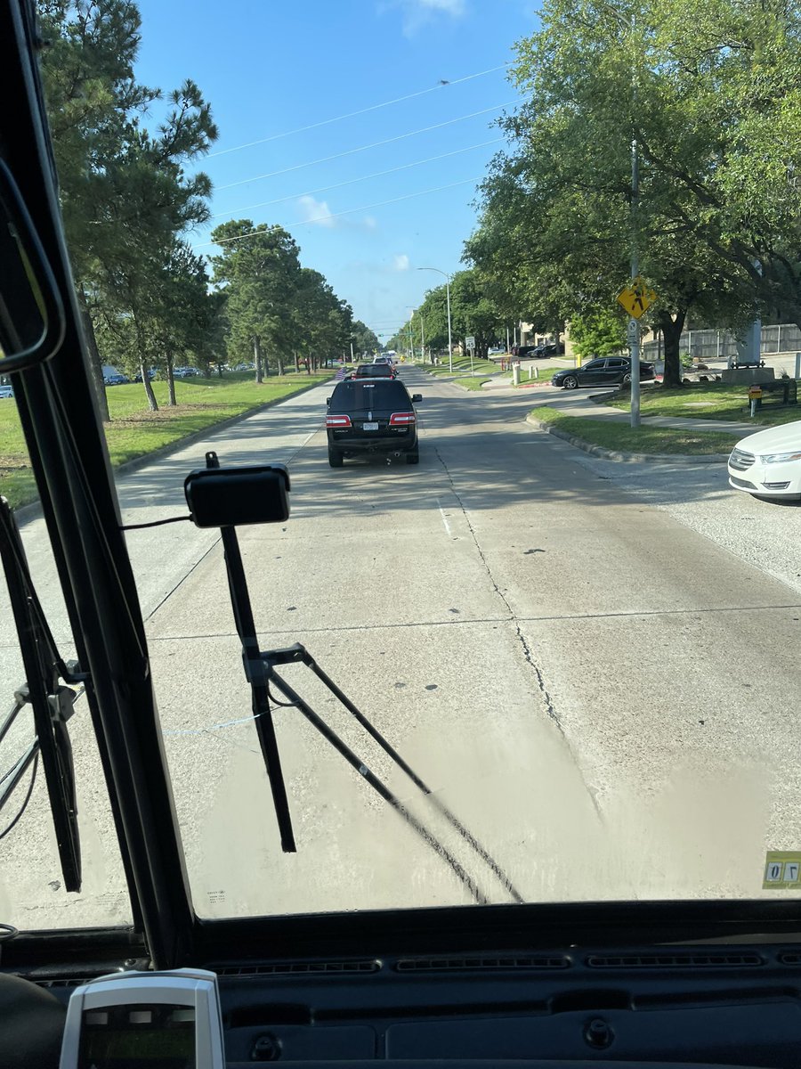 warriorsweekend's tweet photo. Escort doing an amazing job!  We are in the tollway at the Hammerly exit and not another car in sight https://t.co/3qT0OTp55d