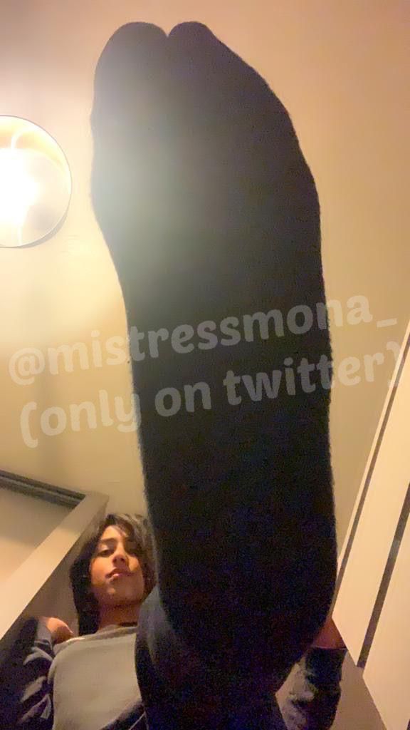 Mona Khalifa 🤍 On Twitter Giantess Angle Feet Foot Worship Soles