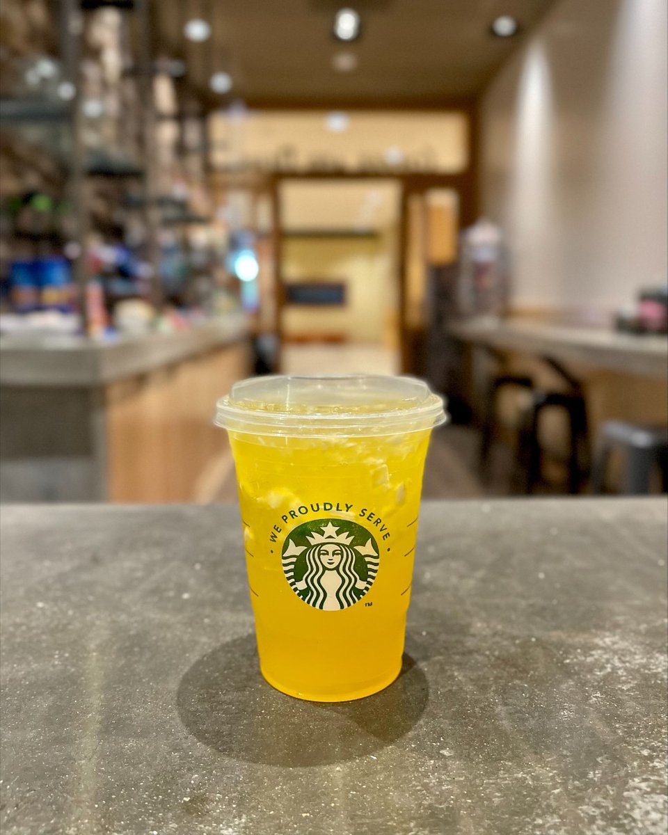 The best part of waking up is knowing your hotel serves Starbucks Refreshers. ☀️

#radissondtwnslc #simplydelightful #downtownslc #starbucksslc