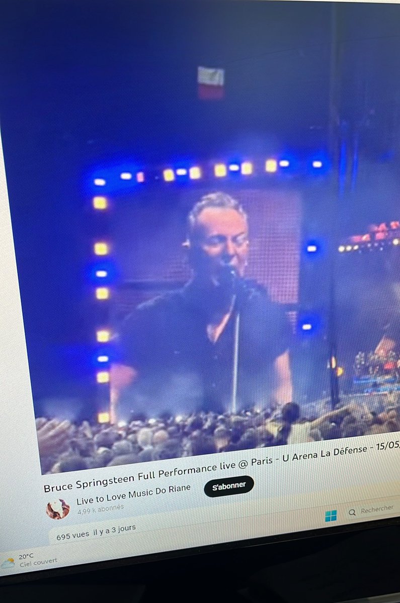 Seve86's tweet image. Travailler quand du monde fait le pont , mais travailler en bonne compagnie 😗 #springsteen @springsteen #springsteenparis