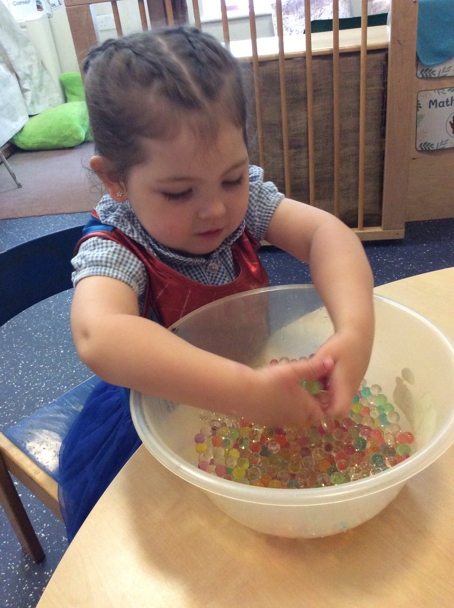 Littlesaints_'s tweet photo. The children enjoyed exploring our sensory activity we discussed how they felt and looked. #EAD #UTW #Playingandexploring @Littlesaints_ @ssppcps https://t.co/ezXbBqoFLJ