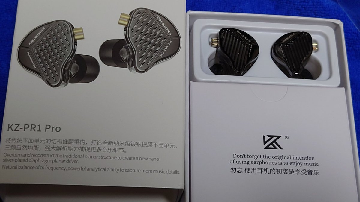 ryoutadb's tweet photo. 今日届いたKz Pr1 proです。世間はKZ x HBB PR2で盛り上がってますが、逆張りな私はProです😇どうせ買うなら一番高い奴で買ってみましたが、思ったよりプラ加工多めでした😇その分ドライバにコストがかかってると信じてます！というかこれ面白い音です😇
#中華イヤホン 
#kz
#pr1pro 
#今日のイヤホン https://t.co/OytB6NZept