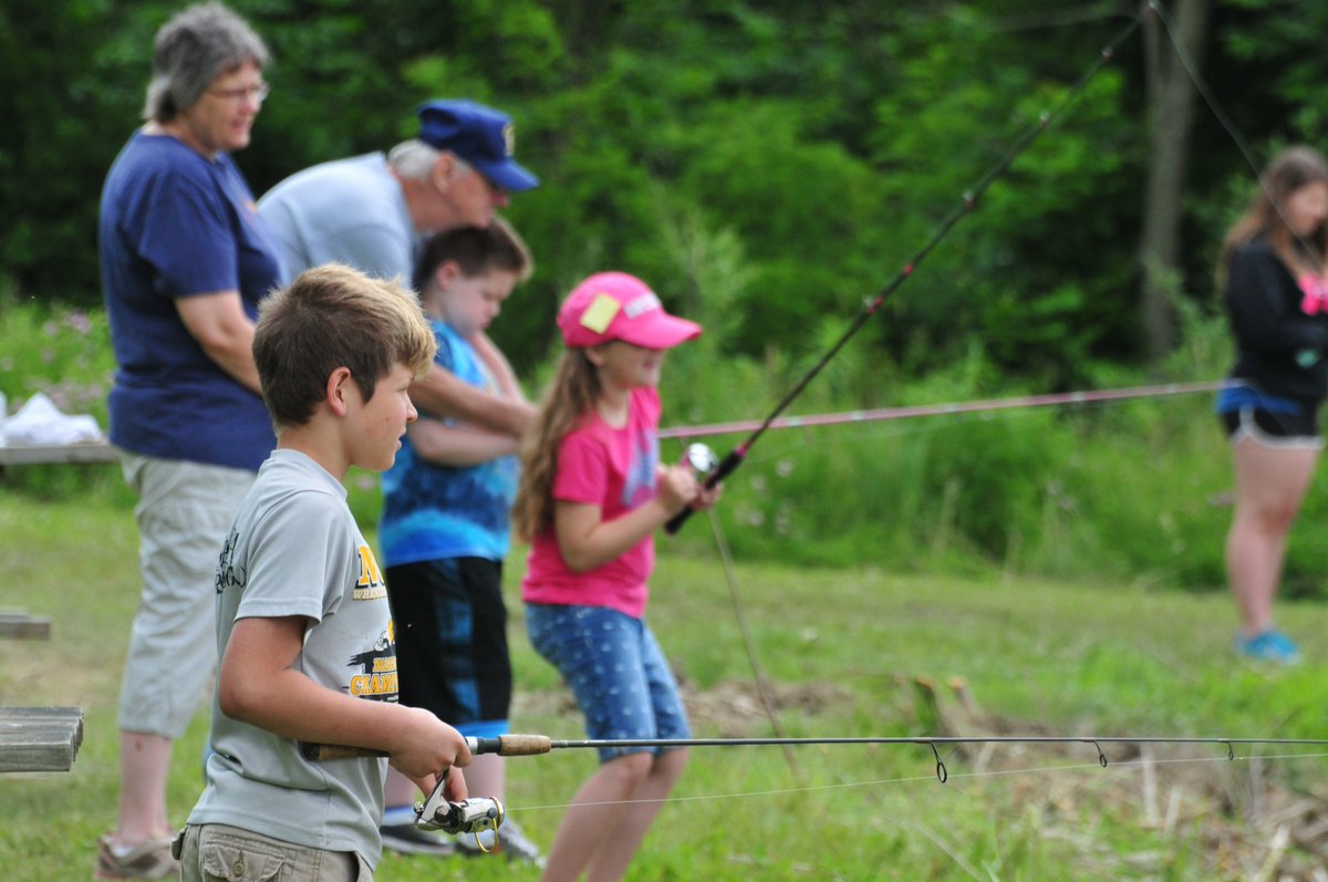 INdnrnews's tweet photo. Today is #KidsToParksDay, and we are proud to have properties planted all over the state for families to visit. Find a property near you and enjoy this day of outdoor play! https://t.co/U6D8B8oa30 https://t.co/vVvJMwJnuZ