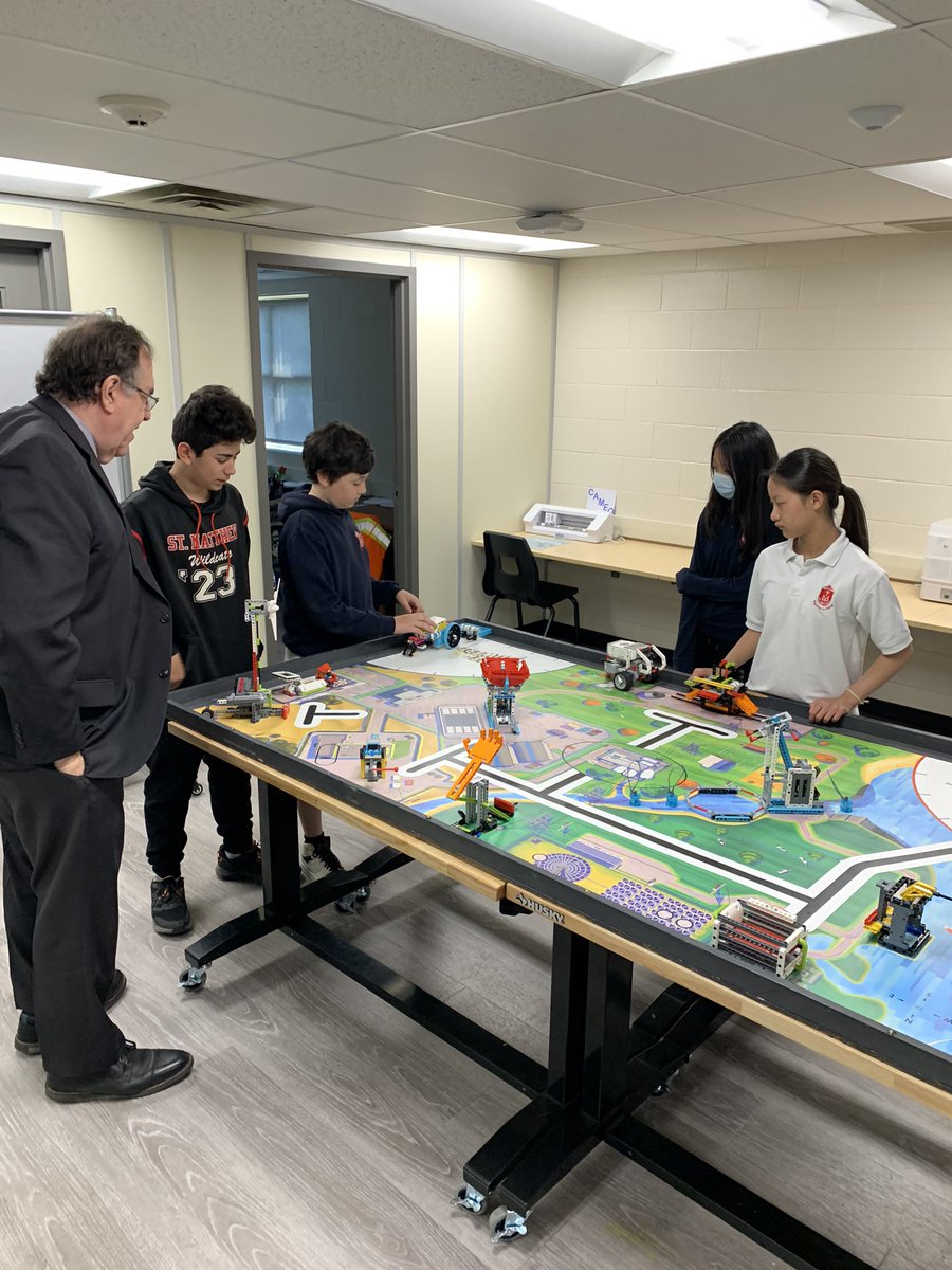 emdelsordo's tweet photo. @HCDSB @stmattoakville @hcdsbsteam Touring with Trustee Saunders at St. Matthew’s and amazed by the students’ articulation of learning! Amazing program! https://t.co/aMCtWkcaGV