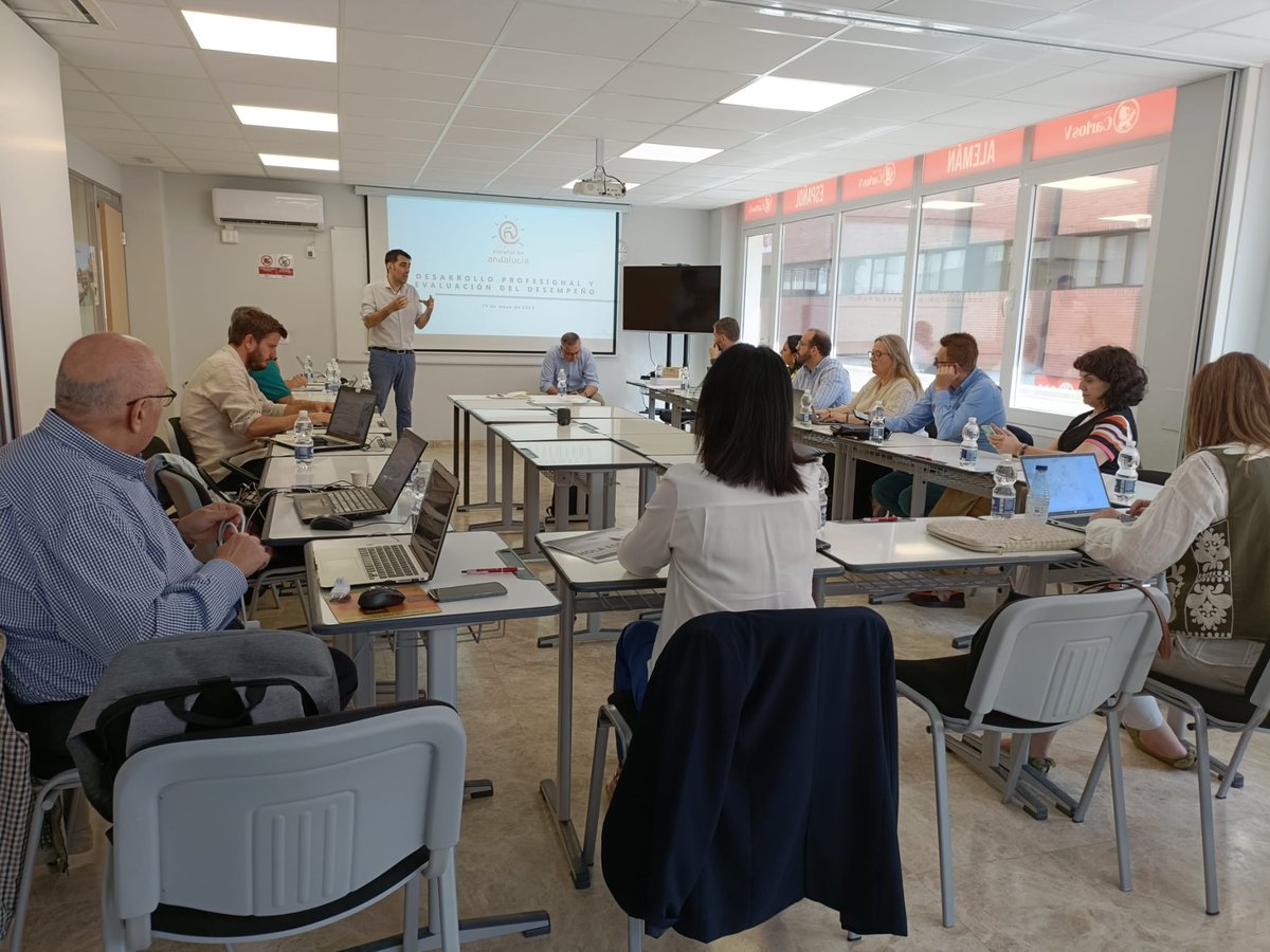 eandalucia's tweet photo. Hoy nos hemos reunido en nuestra escuela @idiomascarlosv de Sevilla, donde nuestros directivos han recibido un curso de formación. Luego almuerzo y Asamblea general. Ya nos estamos preparando para el verano y demostrar que #Andalucía es el mejor destino para aprender #Español, https://t.co/GWRXSPuO00