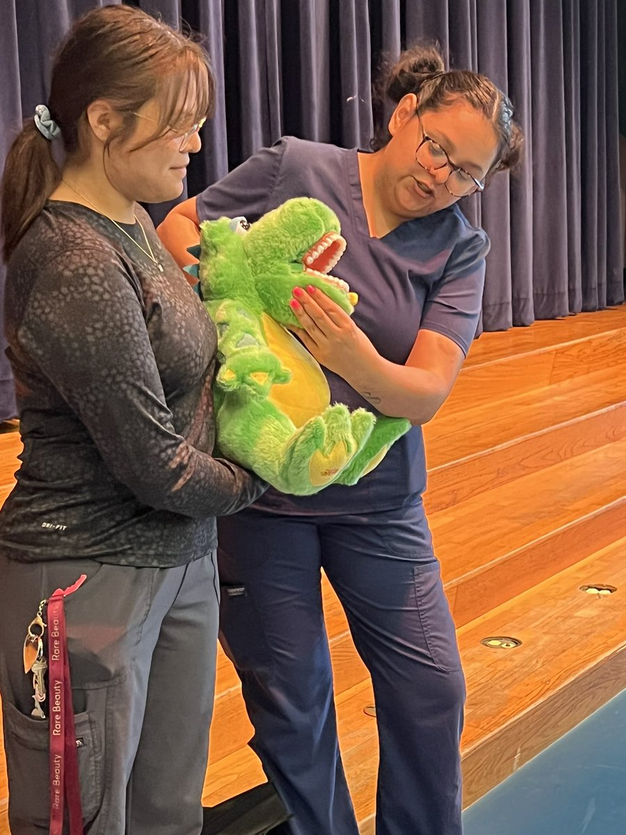 npcarty's tweet image. Our kinder and 1st graders are enjoying Career Day while learning about dental health❤️❤️🦷 @Best_Bulldogs @AliefISD @AliefCounseling