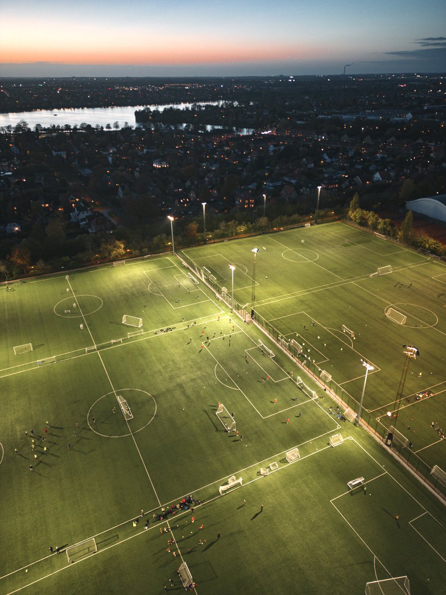 Contrast of colors 🤩💫

Football complex in Frederiksberg🏢
Copenhagen, Denmark 🇩🇰📍⚽️

 @pitchhunters #pitchhunters #football #footballpitch