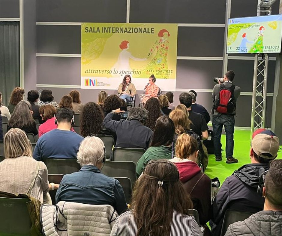 edizioniSUR's tweet photo. Fernanda Trías è al @SalonedelLibro per presentare «Melma rosa»! L'autrice dialoga con @laurapezzino in Sala Internazionale.

#fernandatrias #melmarosa #salto23 #salonedellibro https://t.co/vswH5R7evj