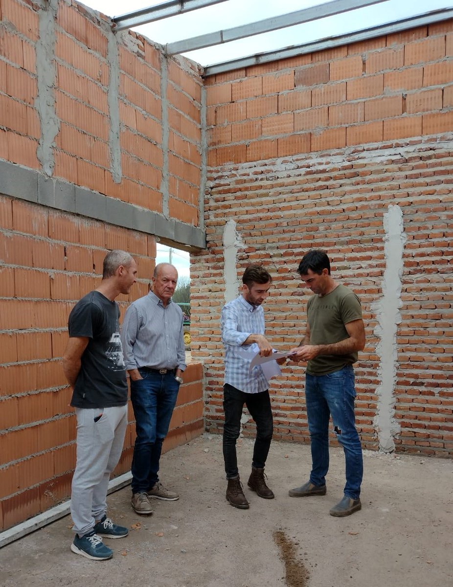 ZorzonTITI's tweet photo. En San Gregorio

Junto al Pte. Comunal Lisandro Travieso, a Fernando Vera y parte del equipo técnico del @MinHabitatAR recorrimos las 4⃣0⃣ viviendas que estamos construyendo junto al Gobierno Nacional y que pertenecen al programa Casa Propia. https://t.co/ZPQx3Uhz19