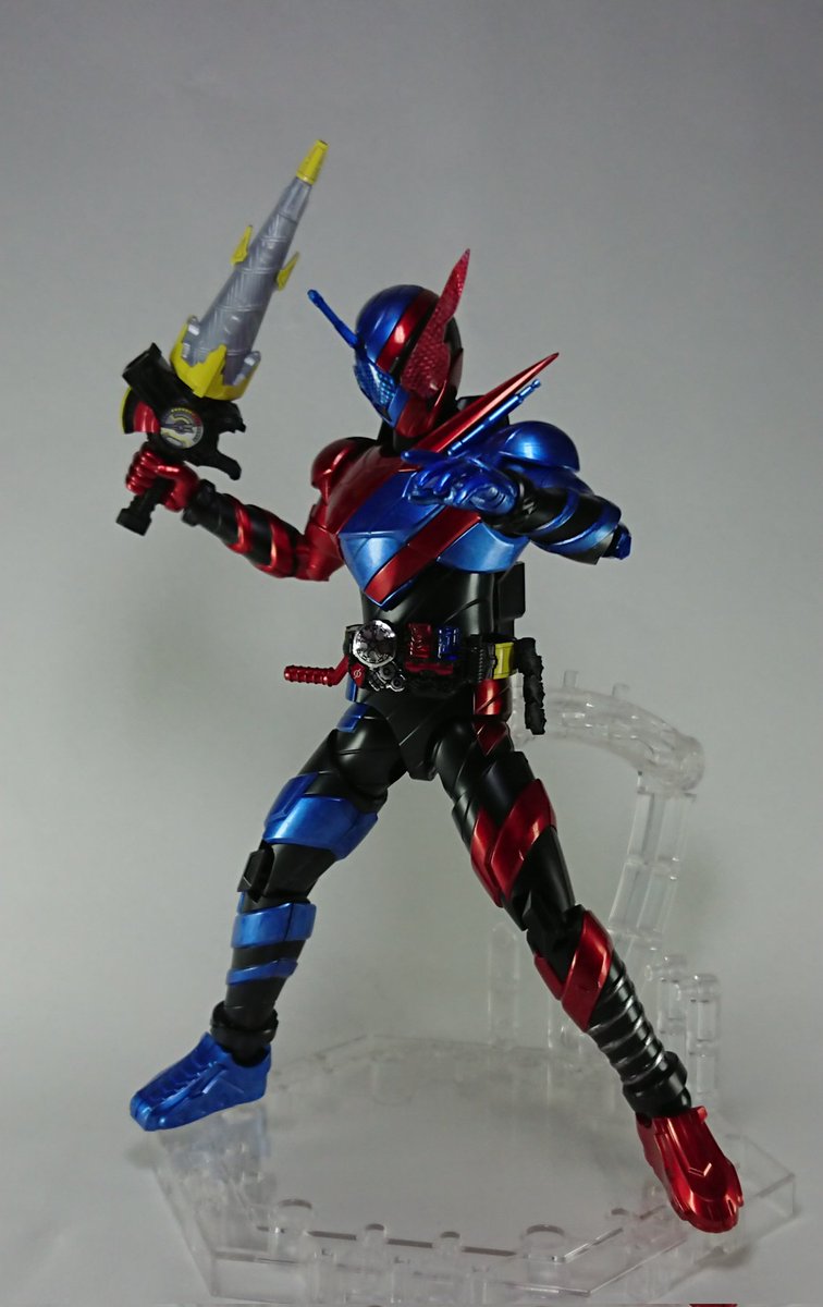 ASKY_GPVS's tweet photo. 勝利の法則は決まった！ #仮面ライダービルド  塗装しました。基本的にロイヤルメタレッドとコスモメタブルーで塗装しただけですがメッキ塗装は正義な気がします。
ちなみに足のバネはシャインシルバー、複眼の裏にはメッキシルバーで塗装してます。
#フィギュアライズスタンダード #ガンダムマーカー https://t.co/7jD9RraFfH