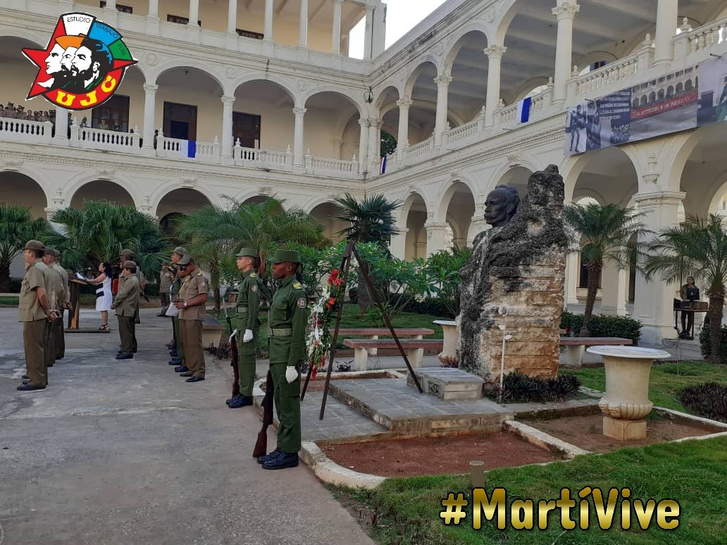 GuerreraCubana5's tweet photo. José Martí: un hombre de todos los tiempos, y un hombre así, vence a la muerte, según su decir:
“Morir no es nada, morir en vivir, morir es sembrar. Vale y vivirás. Sirve y vivirás. Ama y vivirás.
#MartiVive 
@mi
@MinfarC https://t.co/MIT9ceEB30