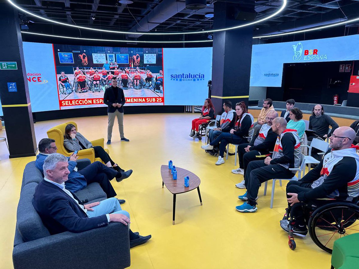 FMDDF's tweet photo. 🗓️ Hoy en el Espacio Por Talento Digital de la @Fundacion_ONCE se ha presentado al #TeamESP 🇪🇸 sub25 femenino de 🏀 en silla de ruedas que competirá en el Mundial de Bangkok 🇹🇭 del 3 al 9 de octubre 👏🏻 

#SomosFMDDF https://t.co/dREY6F8DX3