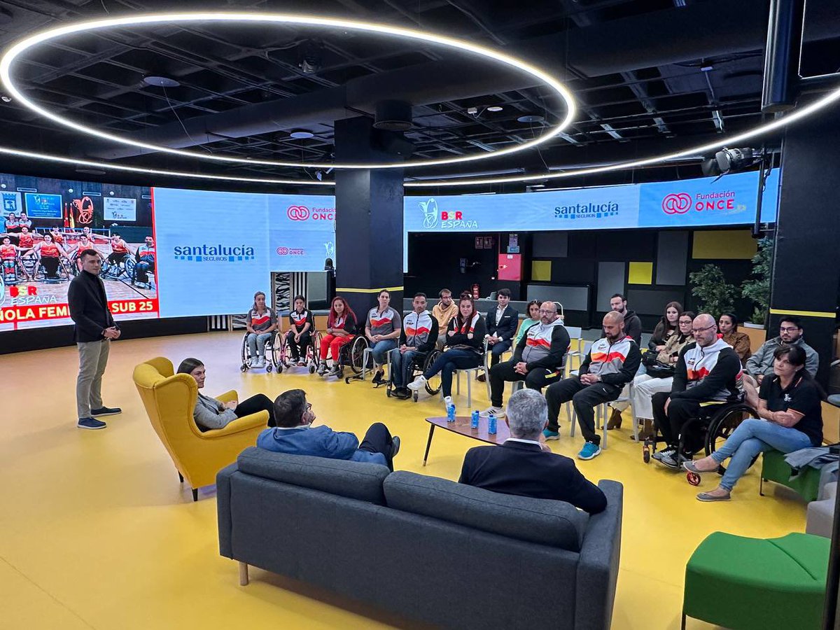 FMDDF's tweet photo. 🗓️ Hoy en el Espacio Por Talento Digital de la @Fundacion_ONCE se ha presentado al #TeamESP 🇪🇸 sub25 femenino de 🏀 en silla de ruedas que competirá en el Mundial de Bangkok 🇹🇭 del 3 al 9 de octubre 👏🏻 

#SomosFMDDF https://t.co/dREY6F8DX3