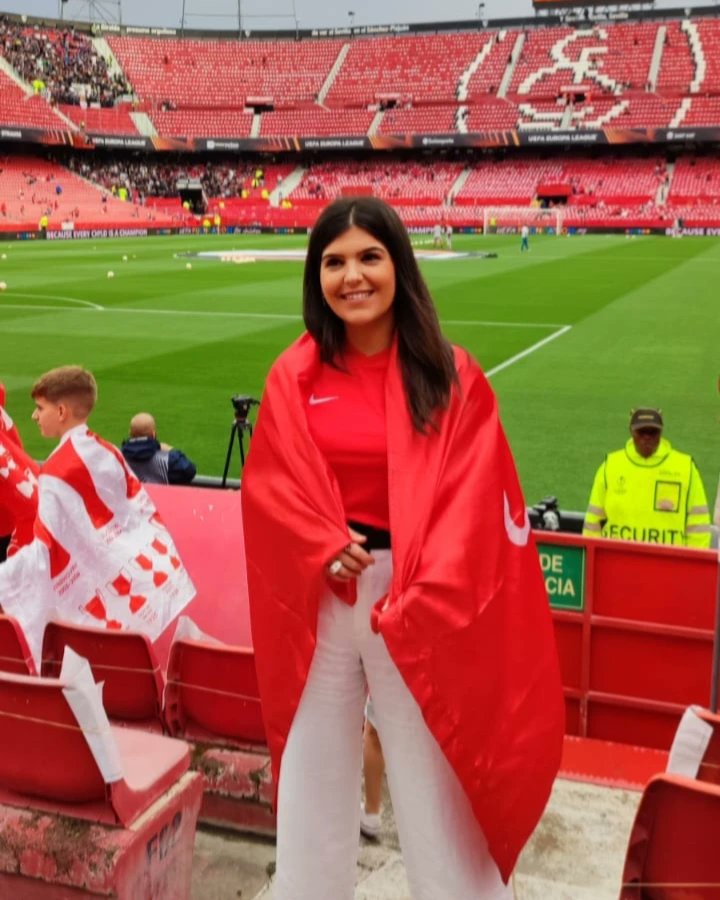 MariaDolores176's tweet photo. Lo vivido ayer no se puede explicar con palabras... ⚽️😍❤

@SevillaFC 🔝💪🏼 https://t.co/vcsHahcG4r