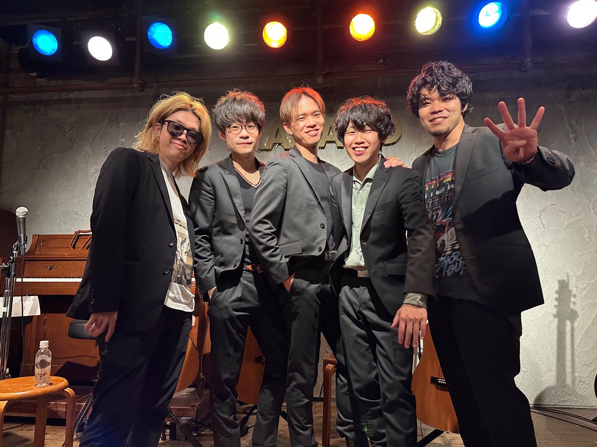 BGR_bungakuron's tweet photo. 本日の文學論公演会。

ご来場と配信視聴のみなさま、たくさんの花を摘んでいただけましたでしょうか？

久しぶりに4人の歌声、語りが交差、、

るーるーるーるーるー。

#文學論
#BGR https://t.co/W6nYlncUQF
