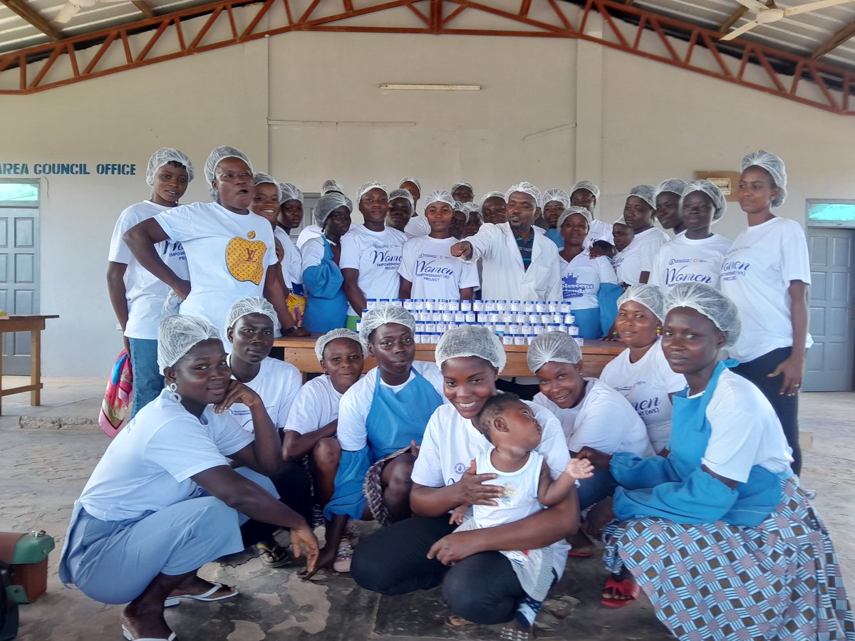 Justice_KBAnnan's tweet photo. Week 7 - Day 7- WE Project by @cbae_official and @AdamusMine facilitated by @Justice_KBAnnan on 17/5/23 at Teleku Bokazo (Western region).Trainees learnt how to produce Pain relief Ointment
#womenempowerment
#Telekubokazo
#WEproject 
#Productformulation
#Nzema
#Creatorsghana https://t.co/rUPMPXzxud