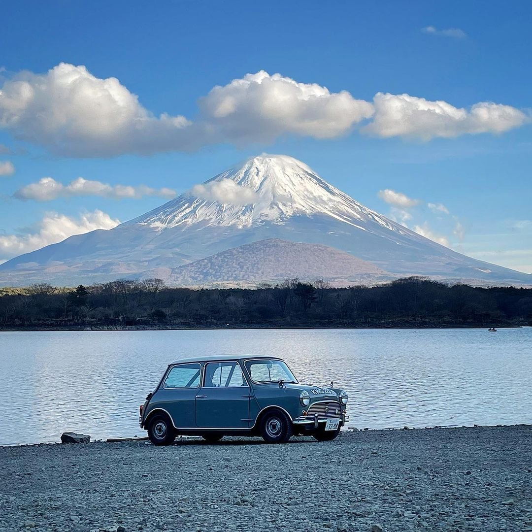 Have you taken your ‘MINI and mountain’ pic this year yet?🗻

📸 IG/katsuosa32

#ClassicMini #MINI