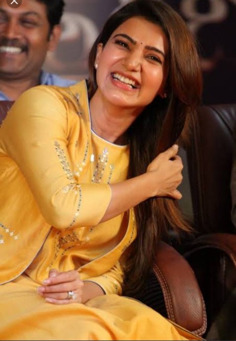 rasiganmaster24's tweet photo. “Hey gorgeous💛Yellow is the color of sunshine, happiness and all things bright! Yellow may not be the color for everyone, and that’s why it’s such a statement. Wearing yellow is an occasion in itself"

#Samantharuthprabhu @SamanthaPrabhu2 #SamLove💛 https://t.co/Yc8BQTW8TK