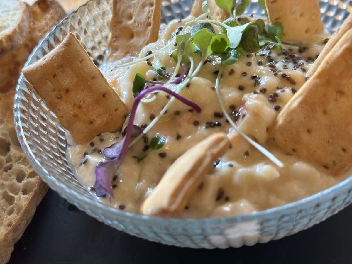 LolinCafe's tweet photo. 😲 NOVA! #Ensaladilla de #gambes amb maionesa de cítrics.
🤤 I que t'explotin els sentits
🥰 d'Andalusia a Catalunya
#badalona #gastrobar #joemquedoabadalona #badalonacomerç #badalonacentre #badalonalovers #comerçlocal #femciutat https://t.co/pWnnJ1NNfd