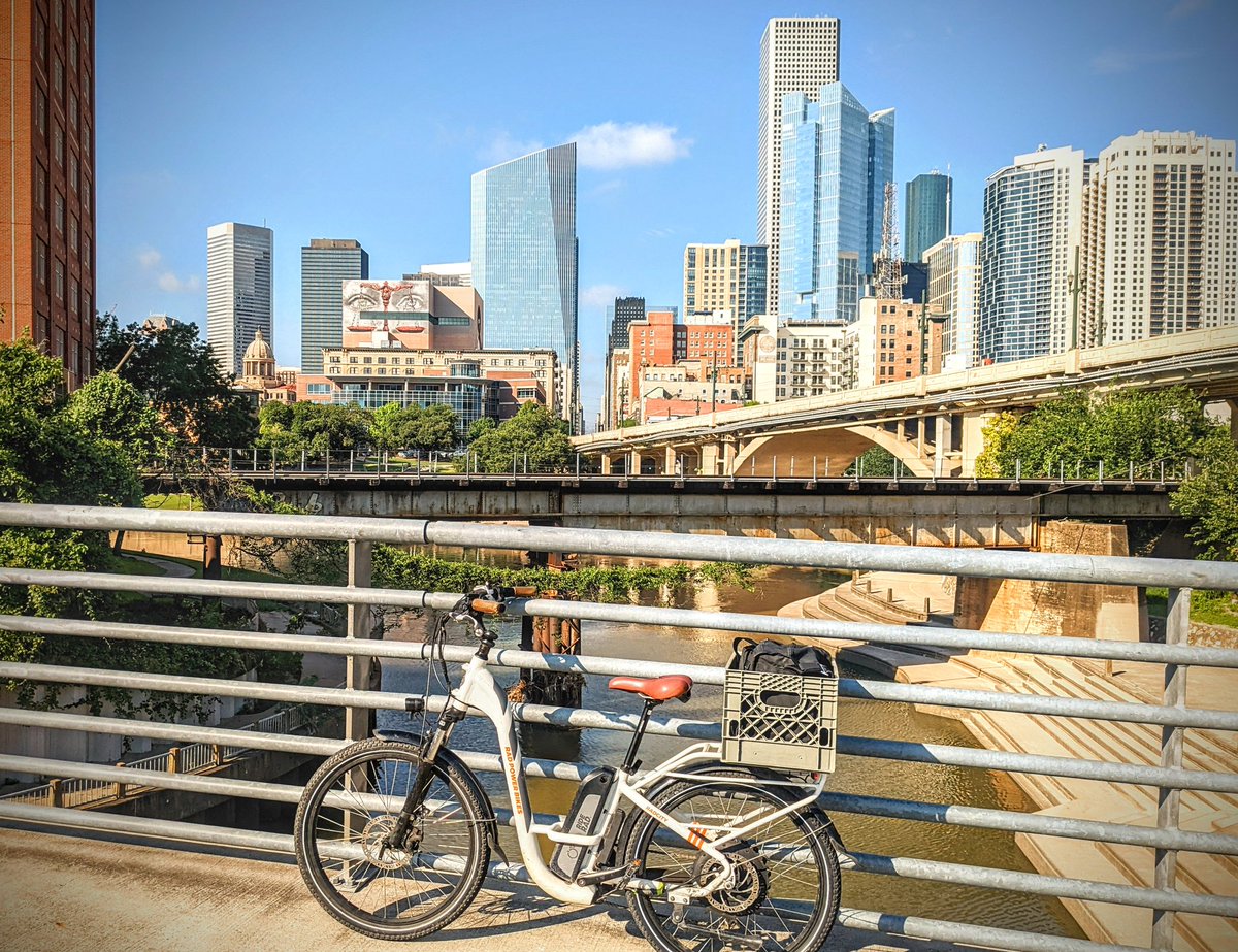 Happy Bike To Work Day, Houston! #BikeToWorkDay #bikehouston #BTWD2023 #Houston #bike #bikecommute @HoustonBikePlan @BikeHouston @DowntownHouston