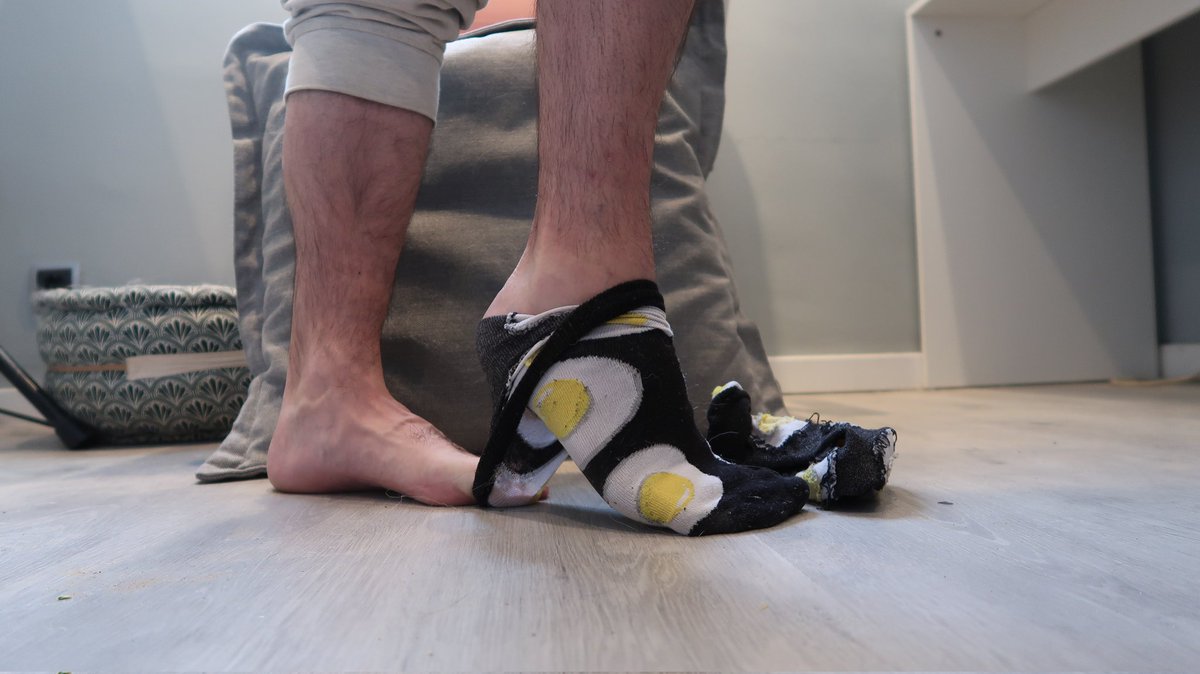 EuroFeet4U's tweet photo. Egg day 
#feet #feetfinder #feet_lover #feetpic #feet_pic #feetcontent #barefoot #toe #softeet #malefeet #prettyfeet #feetup https://t.co/843Wcb8nSj