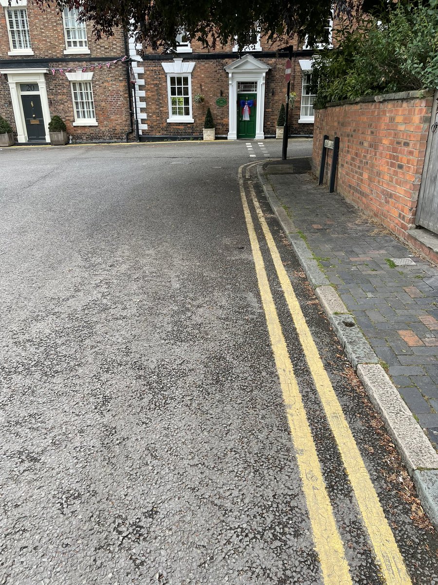 NantwichRanger's tweet photo. This stray #supermarket #shopping trolley was #abandoned #illegally on a #DoubleYellow line in @LovelyNantwich. The @NantwichTC Ranger #reunited it with its herd ๐
https://t.co/8IdAV93xwF