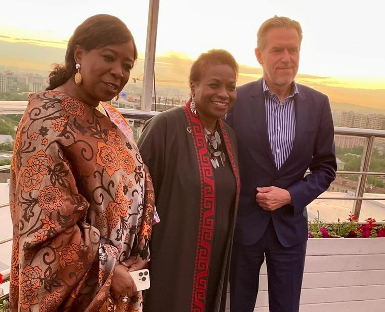 My dream team 🧡 

A nice moment with <a href="/UNFPA/">UNFPA</a> Deputy Executive Directors Diene Keita and Ib Petersen. A pleasure to work with these two dynamic leaders every day.