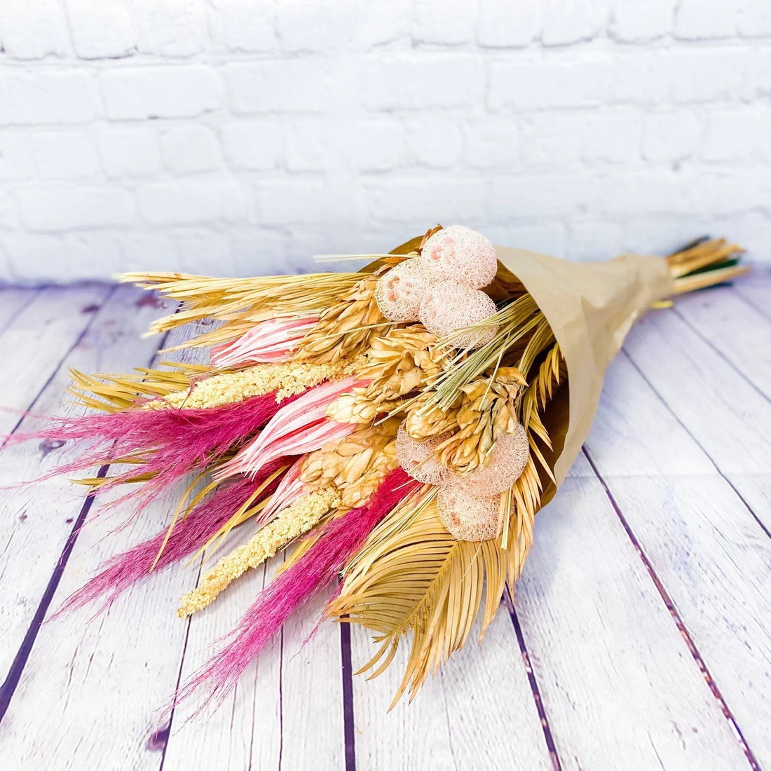 🌴🌺🌿 Give the gift of everlasting love with this beautiful Dried Tropical Bouquet 🎁❤️ #DriedFlowers #TropicalVibes #GiftOfLove #LongLasting #TokenOfLove #FlowerPower #InstaFlowers #BouquetOfLove #ForeverBloom #GiftIdeas