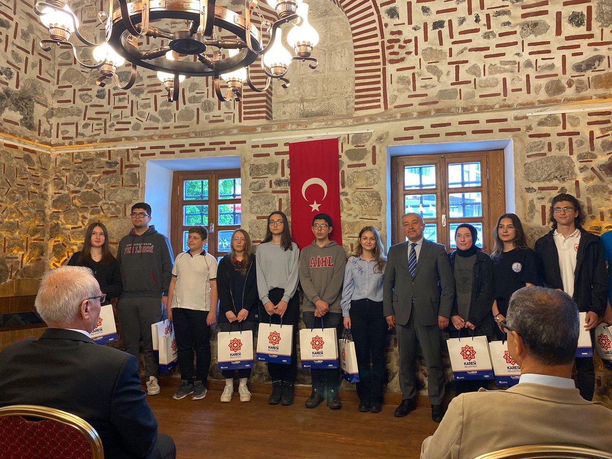BlkBahcesehir's tweet photo. İlimizde düzenlenen Başarıyı İzleme ve Geliştirme Projesi (BİGEP) kapsamında yapılan İzleme ve Değerlendirme Sınav Sonuçlarına göre 8. sınıf öğrencimiz Naz Karacula il birincisi olmuştur. Emeği geçen öğretmenlerimizi ve öğrencimizi tebrik ederiz.💙❤️
@EnverYucel @BuketAdiguler https://t.co/zN8d05Lzpm