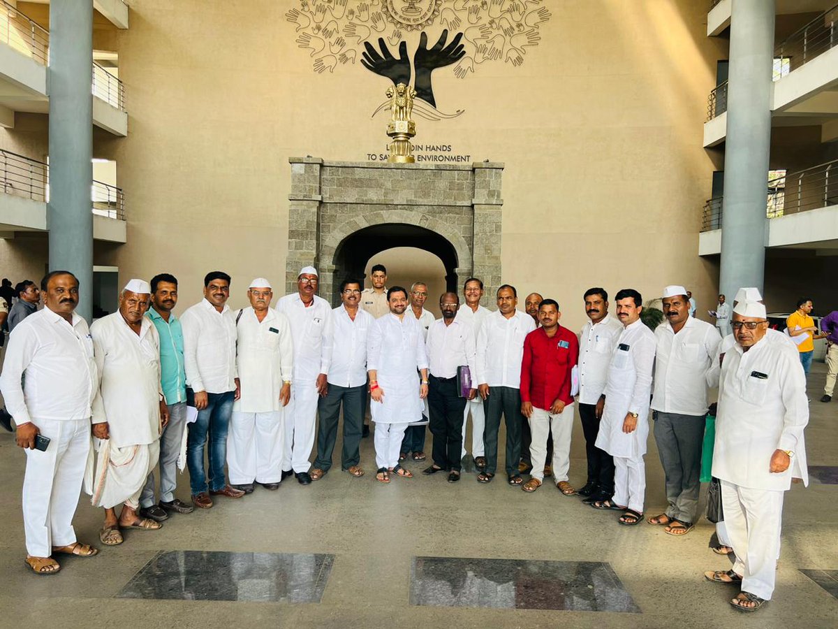 shelkesunilanna's tweet photo. अनेक वर्षांपासून प्रलंबित असलेल्या मावळ तालुक्यातील #पवना धरणग्रस्तांच्या पुनर्वसनाबाबत पुणे जिल्ह्याचे पालकमंत्री मा.ना.चंद्रकांतदादा पाटील यांच्या अध्यक्षतेखाली जिल्हाधिकारी कार्यालय येथे आज बैठक संपन्न झाली.
#pawna #पवना #maval #sunilshelke https://t.co/DT4yjazYP2